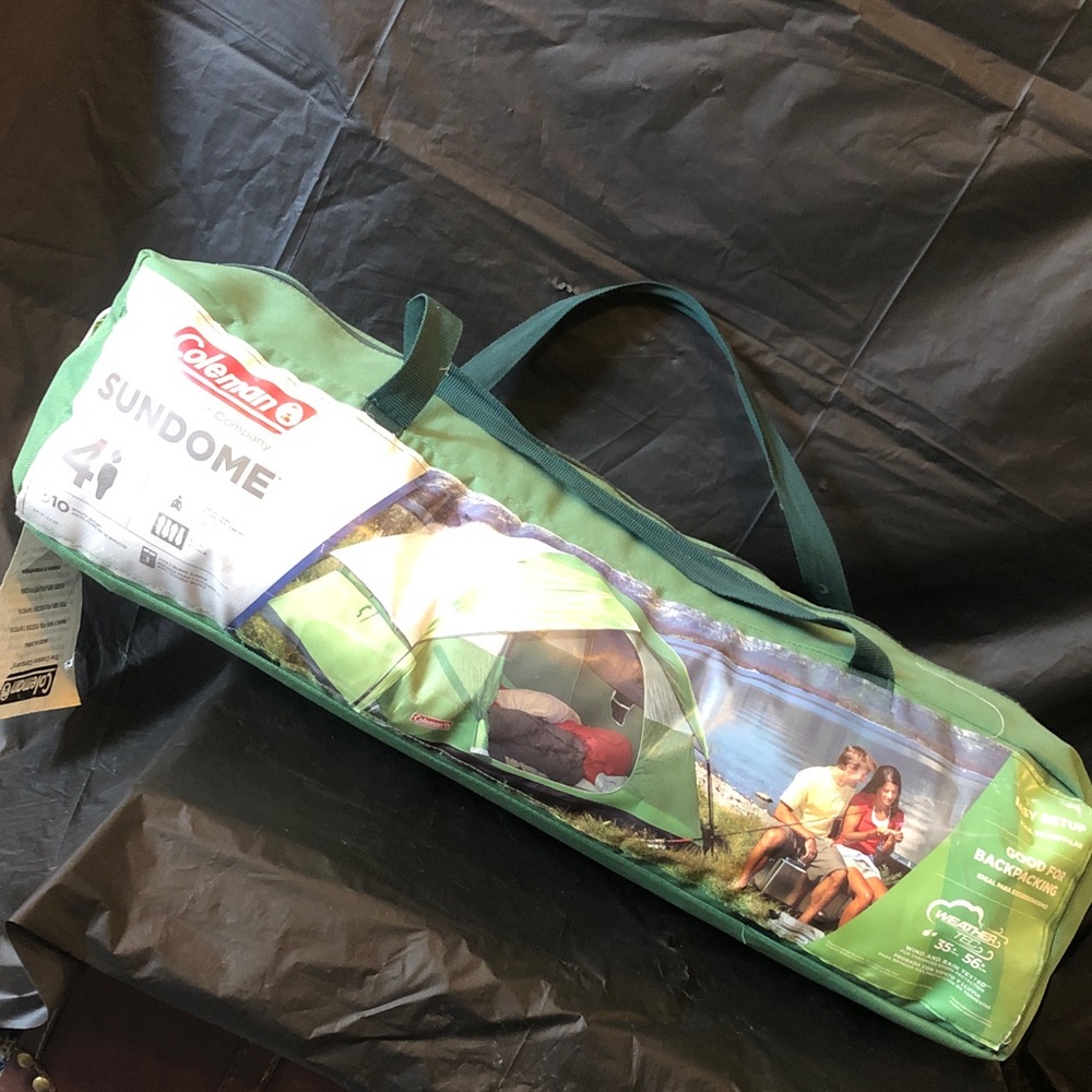 Coleman 4 person sundome tent used 1 time on carry case easy set up